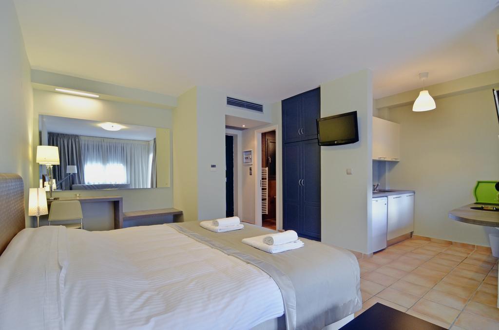 Ellopia Point Hotel อิโออันนินา ภายนอก รูปภาพ