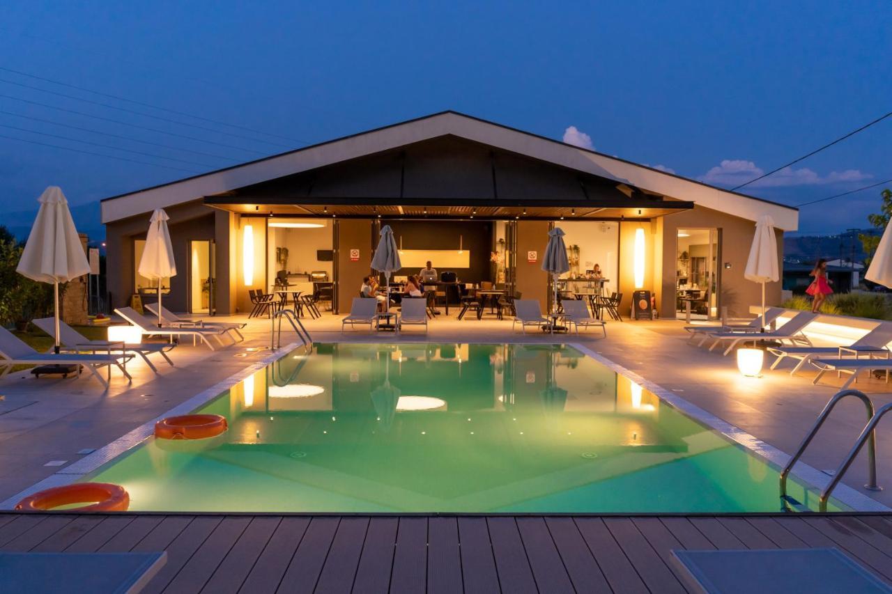 Ellopia Point Hotel อิโออันนินา ภายนอก รูปภาพ