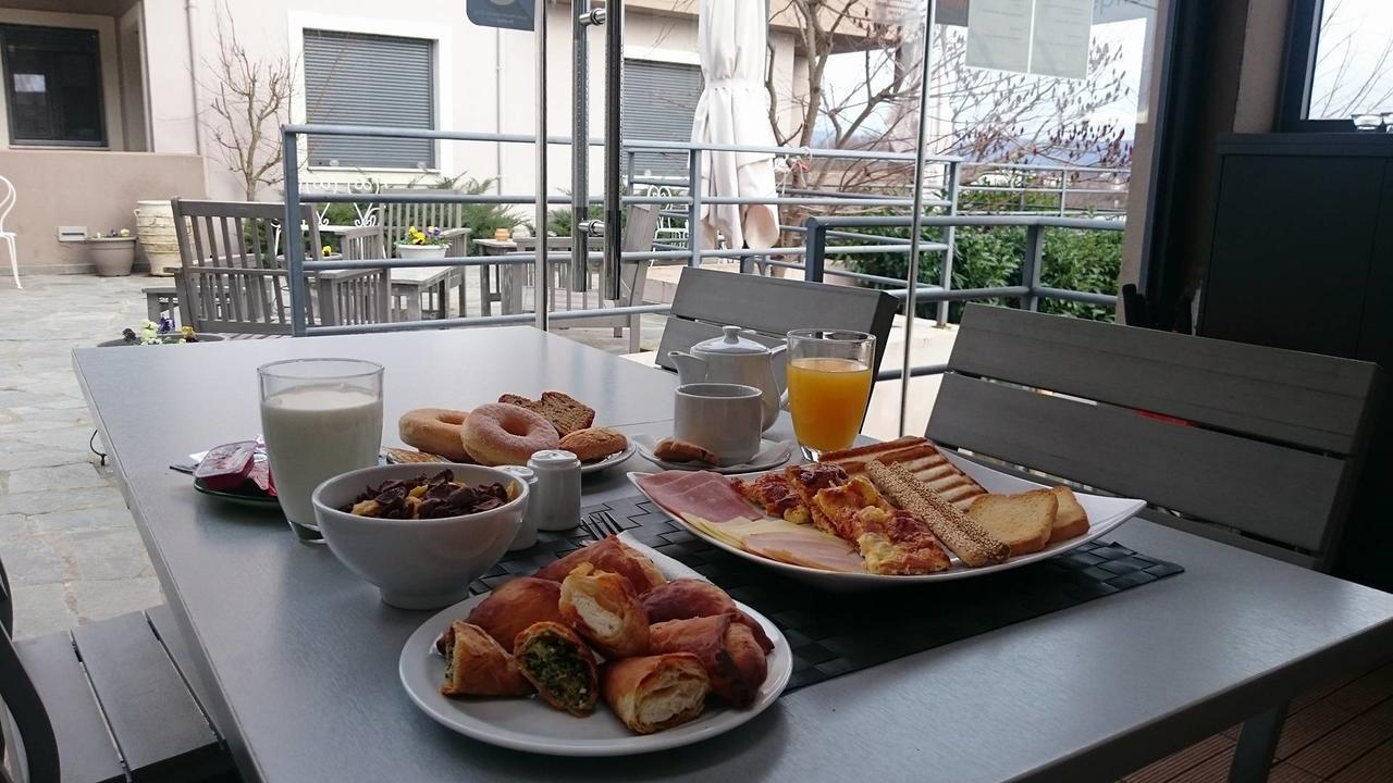 Ellopia Point Hotel อิโออันนินา ภายนอก รูปภาพ